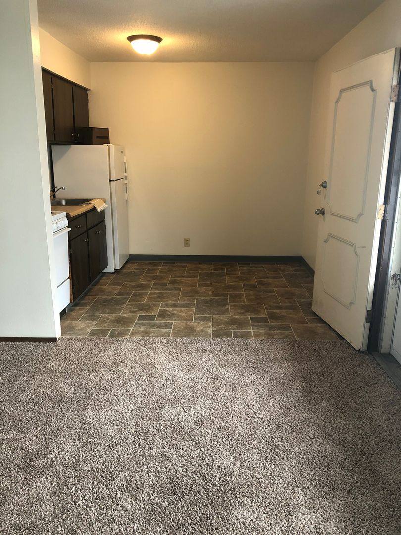 Apartment for rent at 1553 E Ave NE, Cedar Rapids, IA 52402