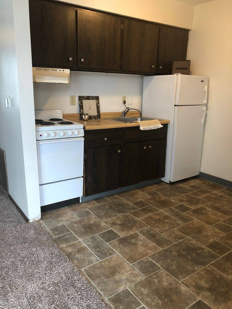Apartment for rent at 1553 E Ave NE, Cedar Rapids, IA 52402