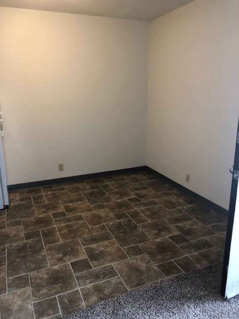 Apartment for rent at 1553 E Ave NE, Cedar Rapids, IA 52402