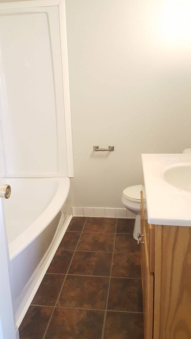 Apartment for rent at 1115-1120 Doreen, Waterloo, IA 50701