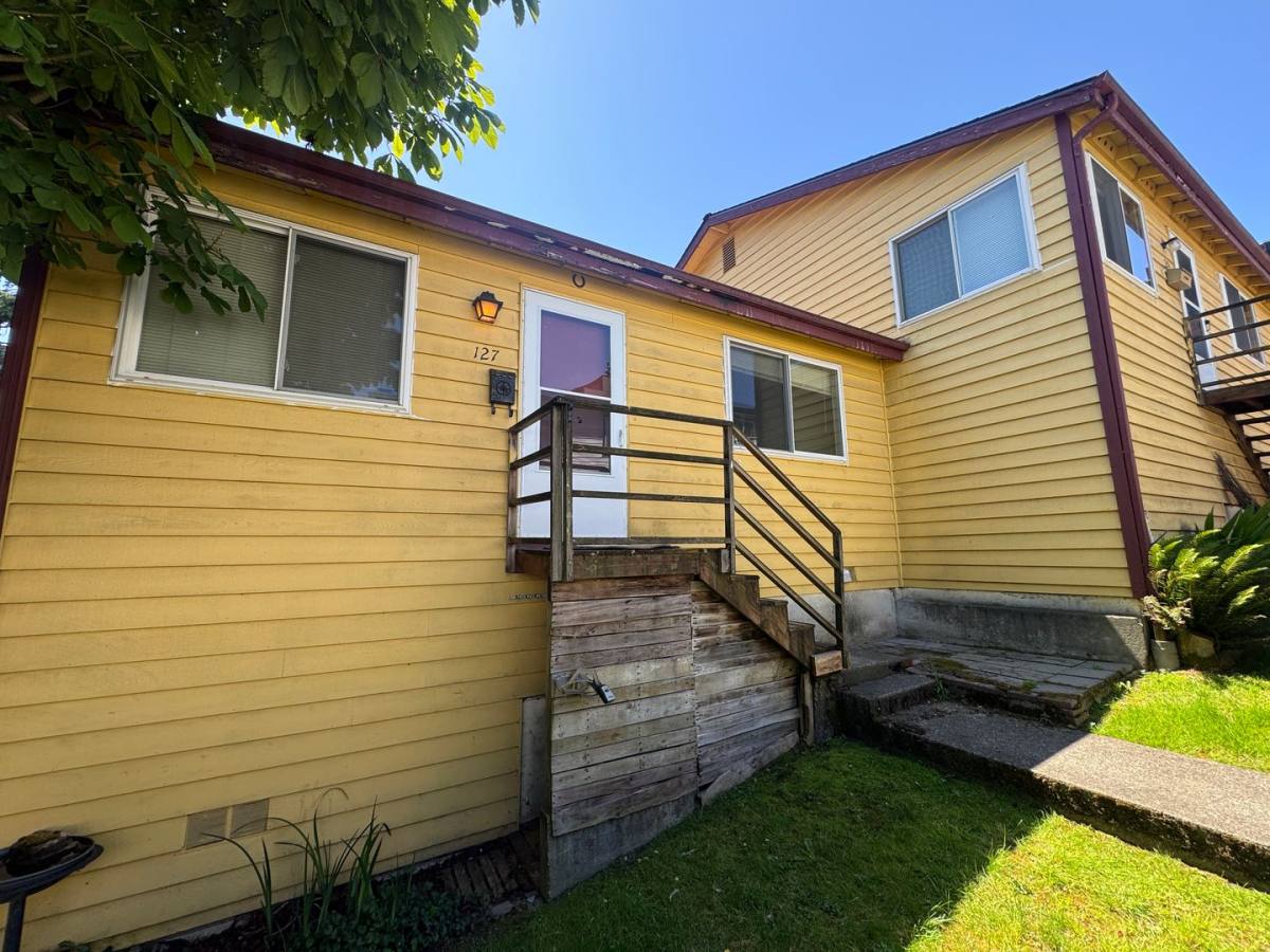 Apartment for rent at 129 27th Ave E, Seattle, WA 98112