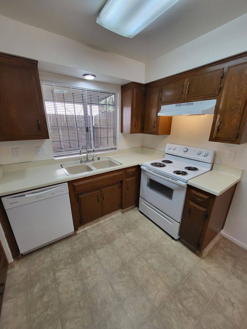 Townhouse for rent at 6300 Spice Way, Bakersfield, CA 93309