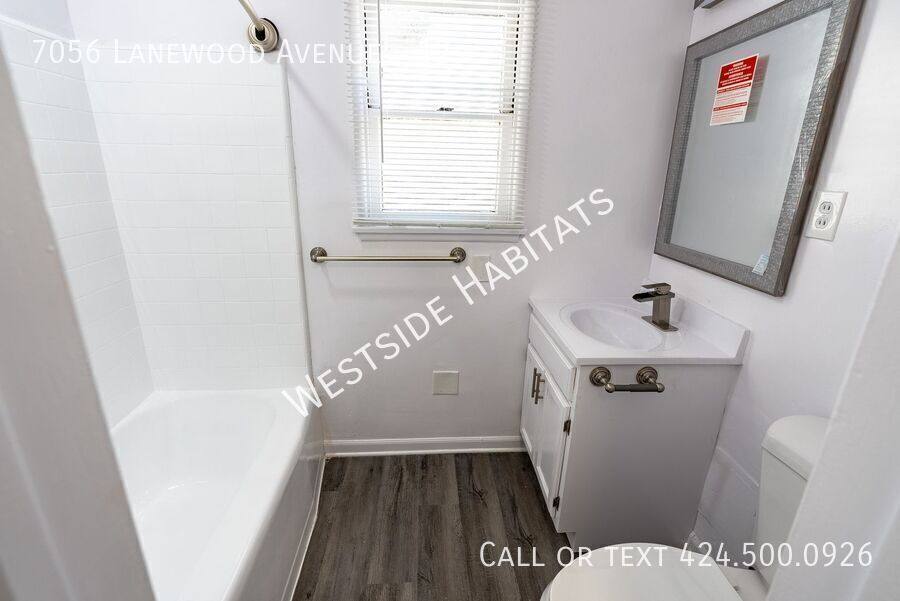 Apartment for rent at 7056 Lanewood Ave #12, Los Angeles, CA 90028
