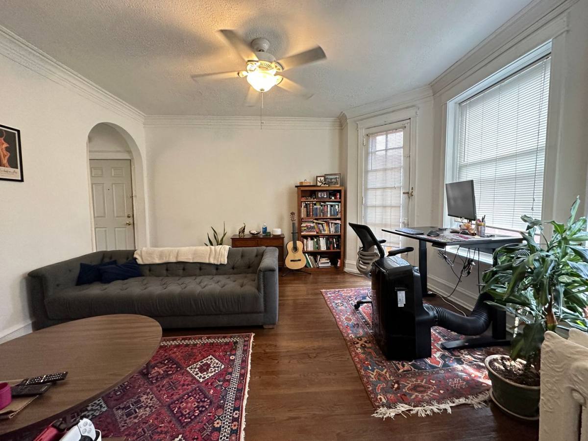 Apartment for rent at 714 W Waveland Ave, Chicago, IL 60613
