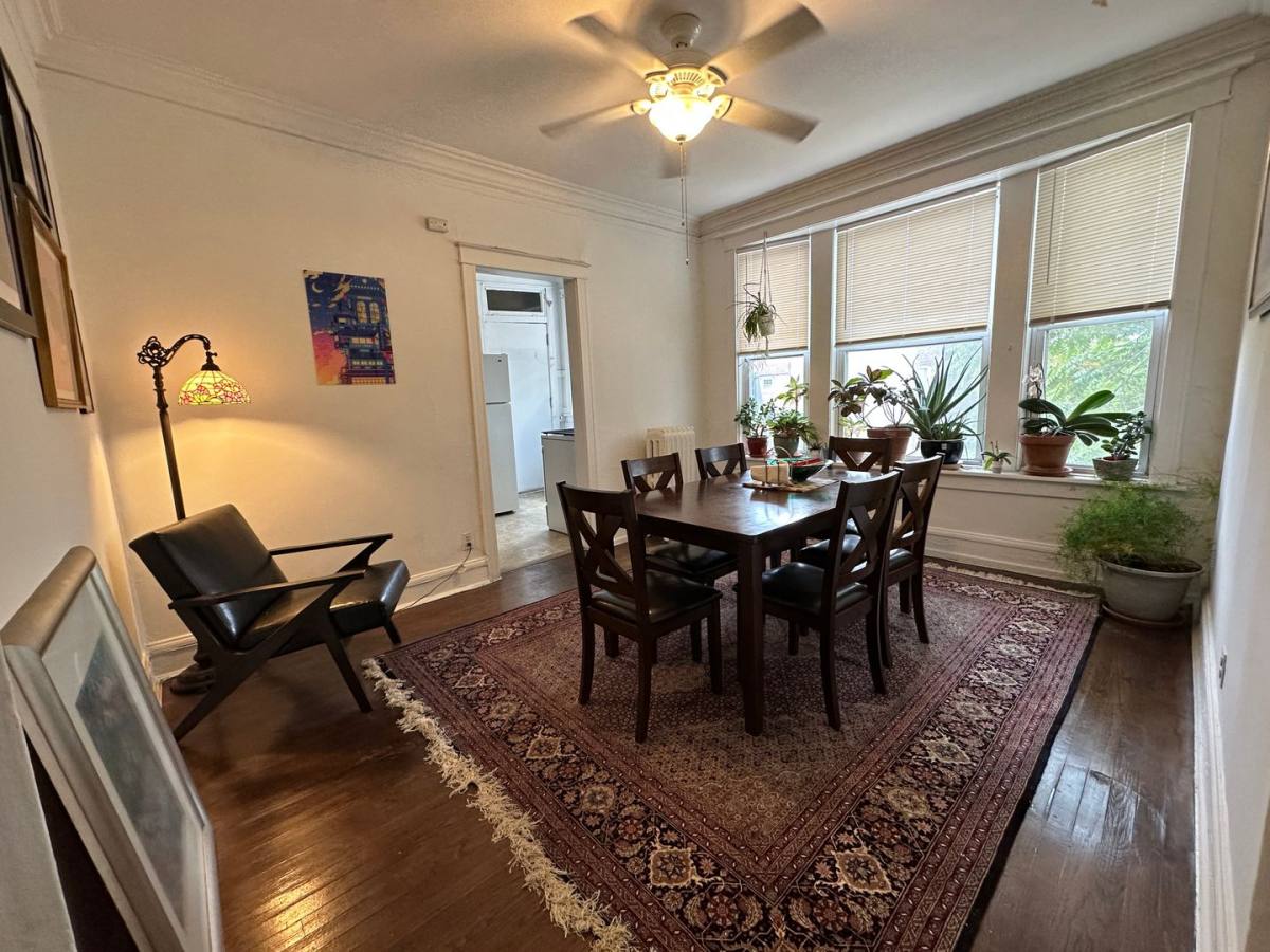 Apartment for rent at 714 W Waveland Ave, Chicago, IL 60613