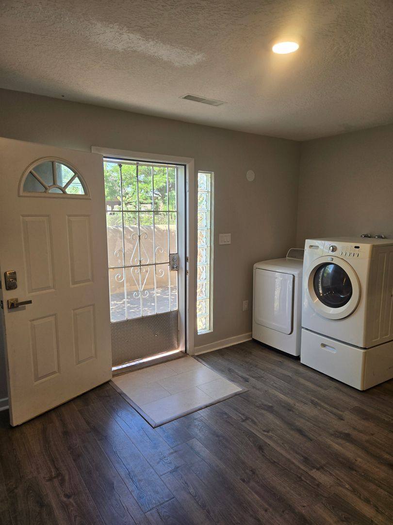 Townhouse for rent at 411 Manzano, Albuquerque, NM 87108
