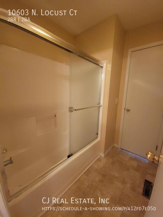 Townhouse for rent at 10603 N Locust Court, Kansas City, MO 64155
