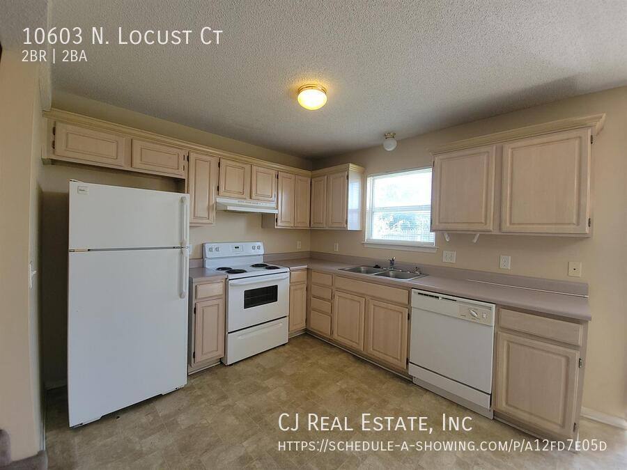 Townhouse for rent at 10603 N Locust Court, Kansas City, MO 64155