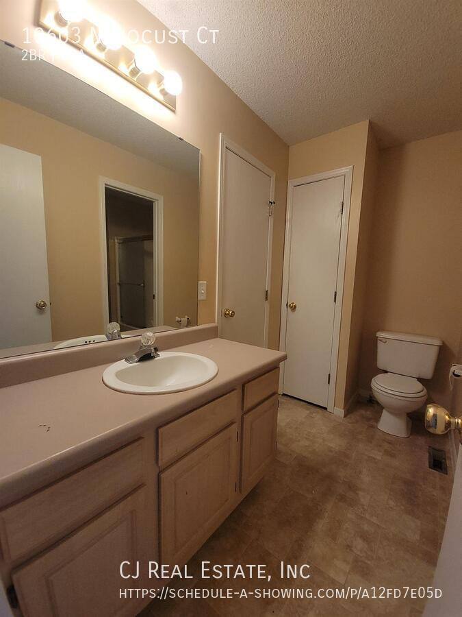 Townhouse for rent at 10603 N Locust Court, Kansas City, MO 64155