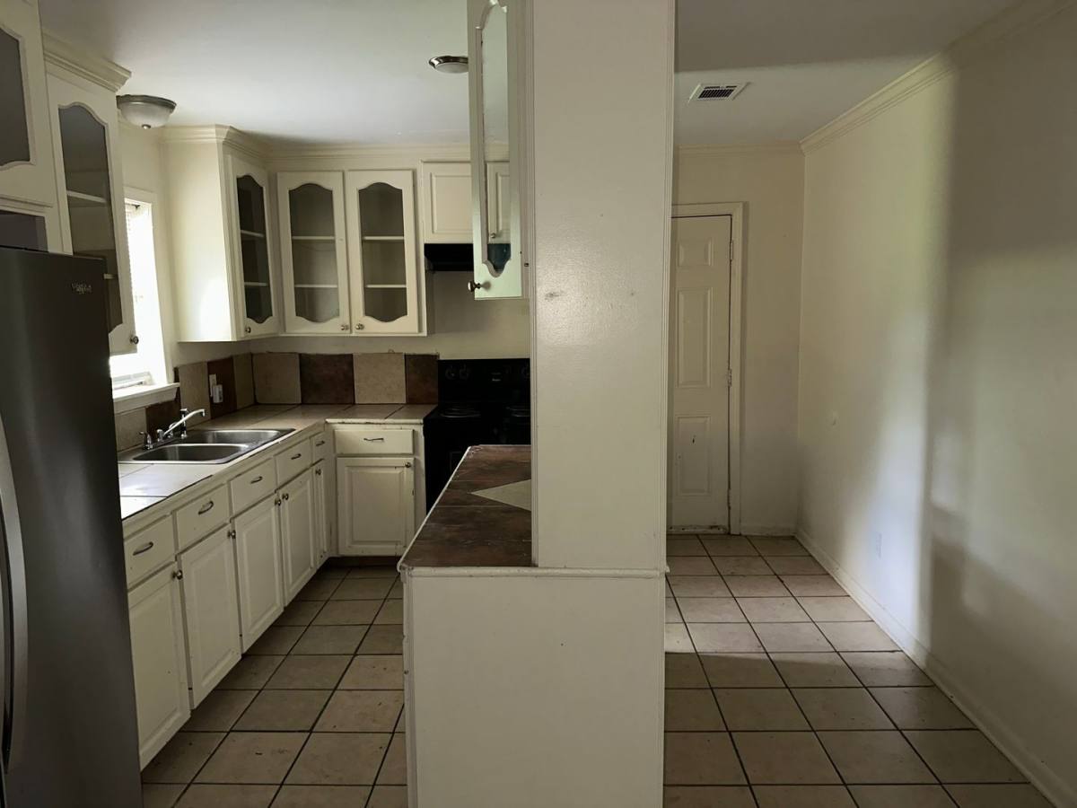 House for rent at 1430 Dianne Dr, Jackson, MS 39204