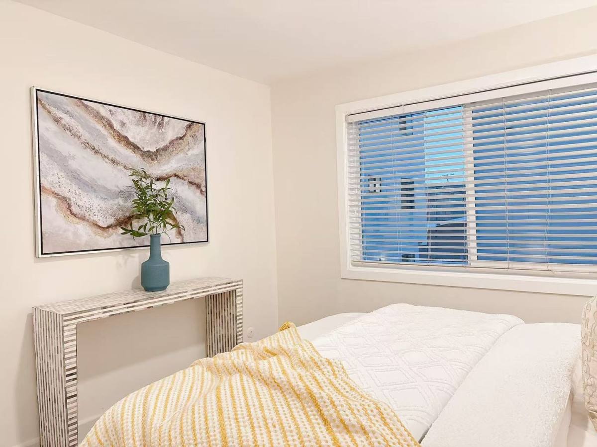 Apartment for rent at 1250 W 37th St, Los Angeles, CA 90007