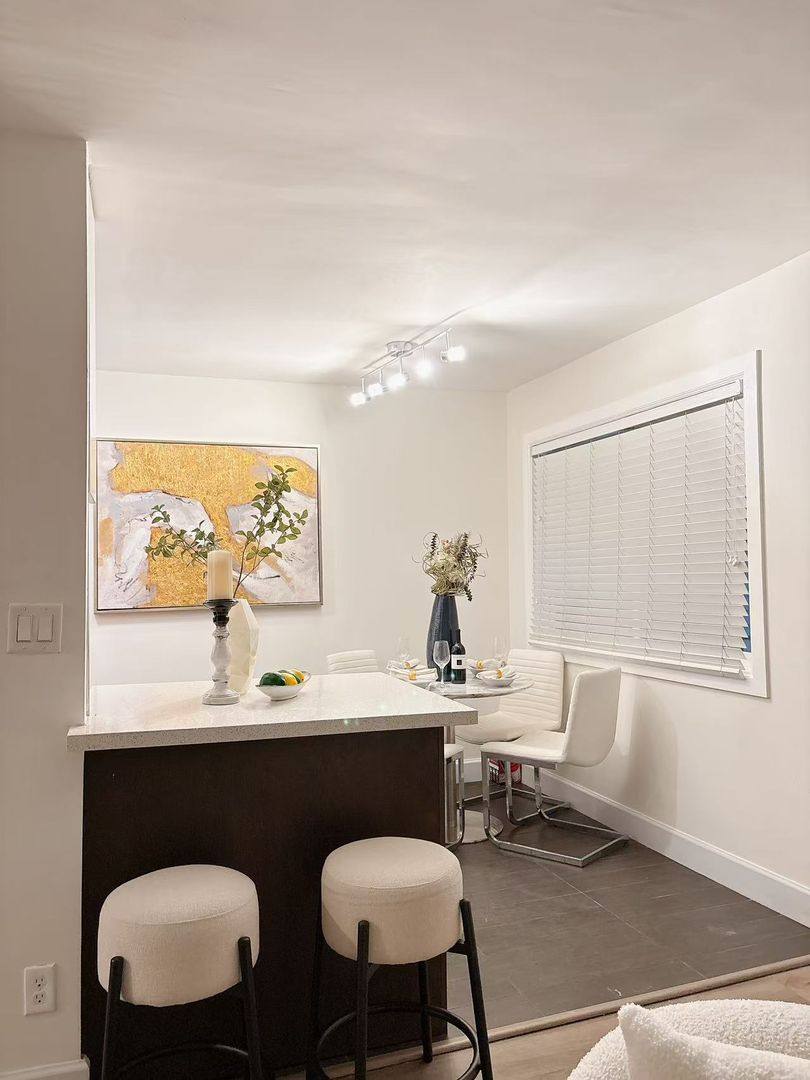 Apartment for rent at 1250 W 37th St, Los Angeles, CA 90007
