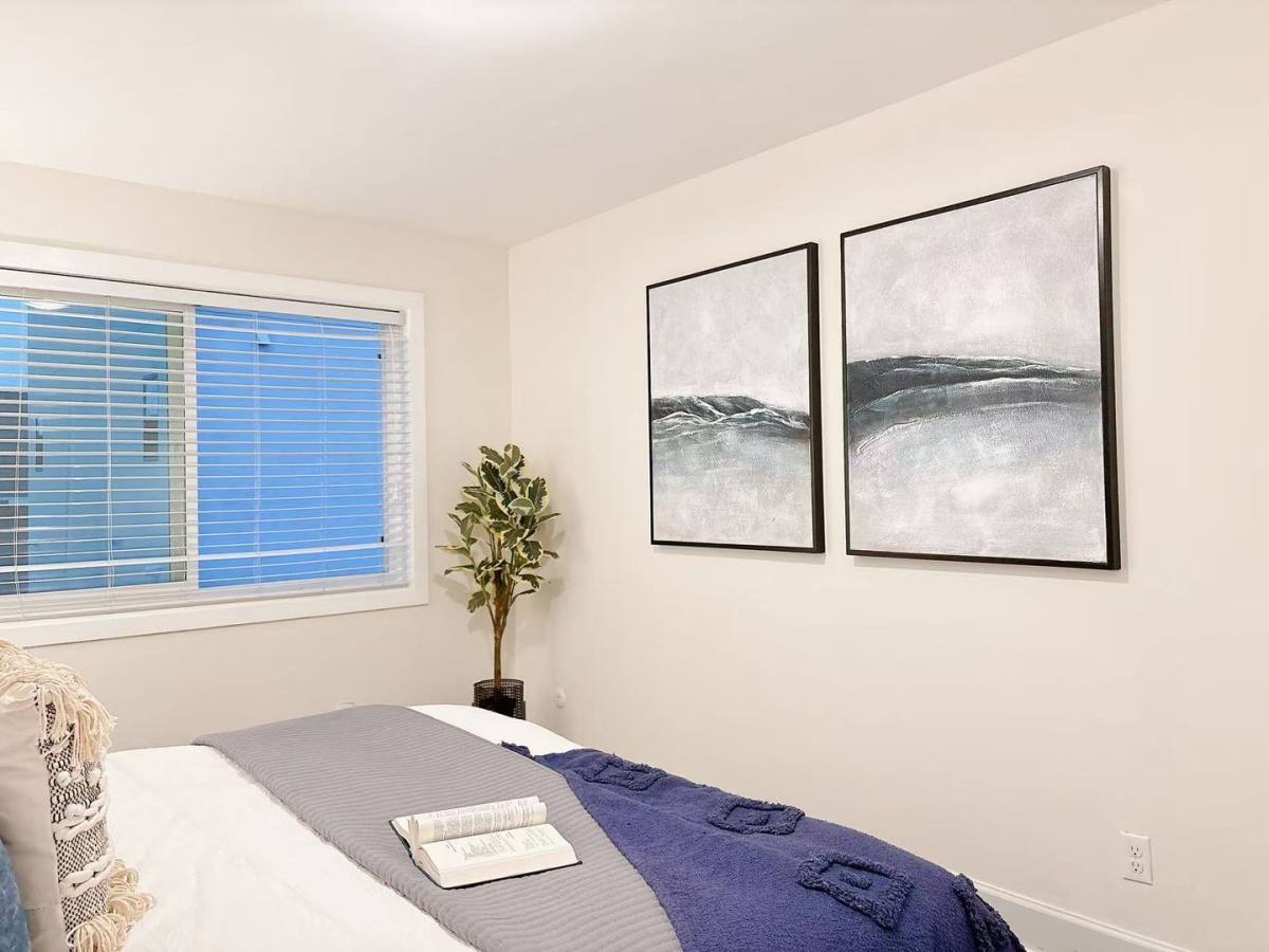 Apartment for rent at 1250 W 37th St, Los Angeles, CA 90007