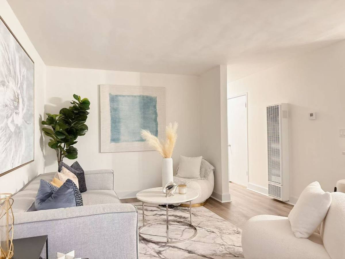 Apartment for rent at 1250 W 37th St, Los Angeles, CA 90007