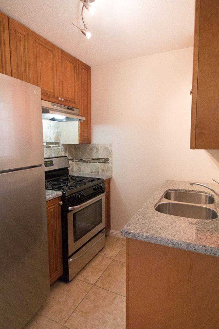 Apartment for rent at 830 W Mission Bay Dr, San Diego, CA 92109