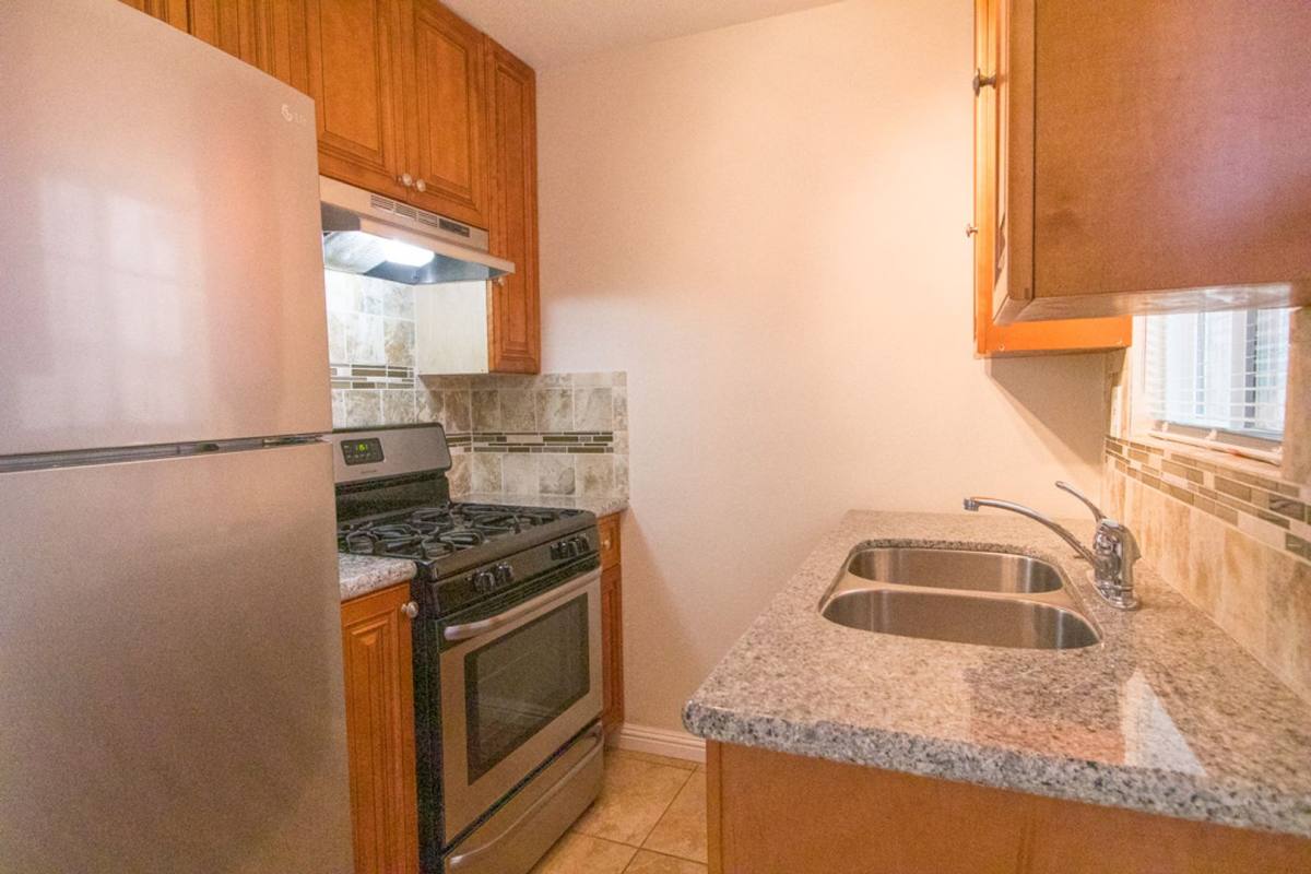 Apartment for rent at 830 W Mission Bay Dr, San Diego, CA 92109