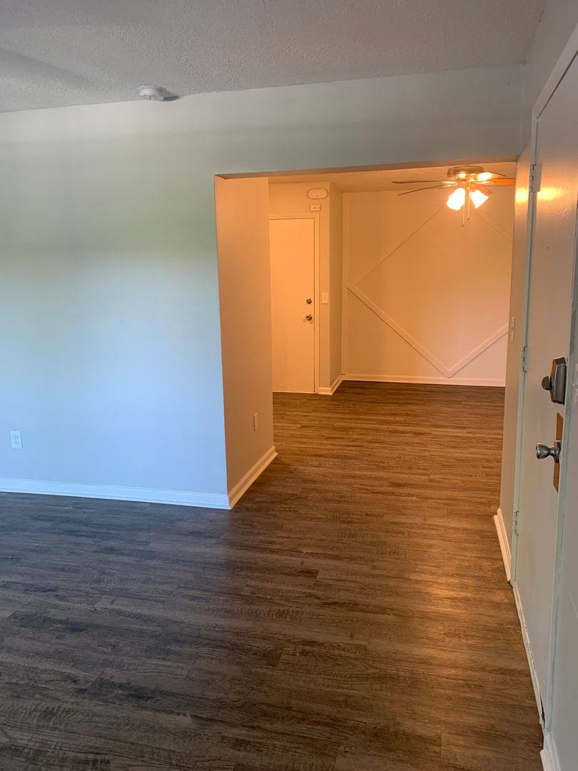 Apartment for rent at 3909 Kenwood, Kansas City, MO 64110