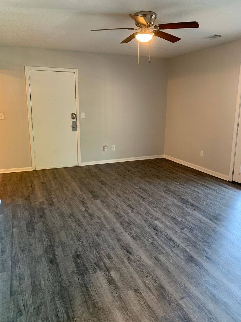 Apartment for rent at 3909 Kenwood, Kansas City, MO 64110