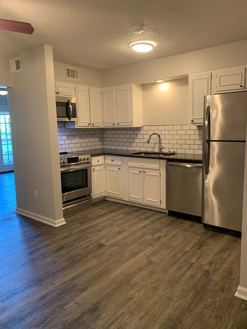 Apartment for rent at 3909 Kenwood, Kansas City, MO 64110