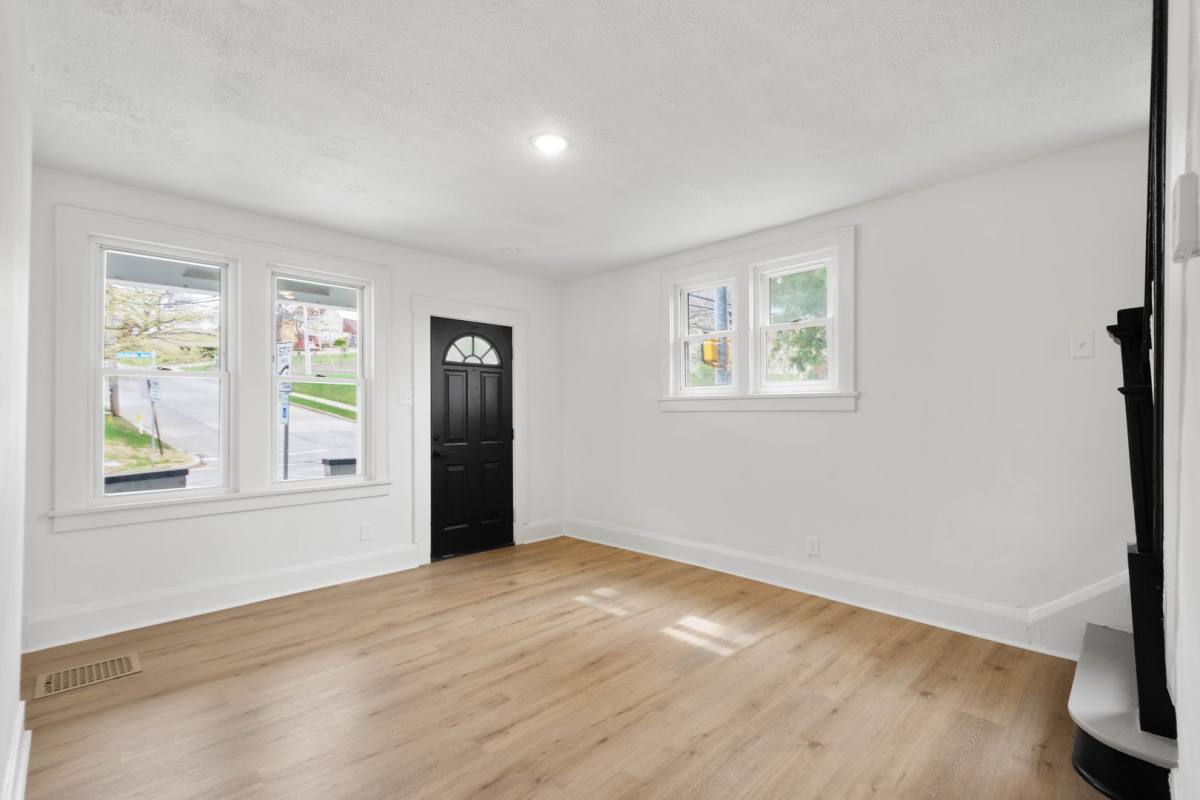 Townhouse for rent at 1117 McNeilly Ave, Pittsburgh, PA 15216