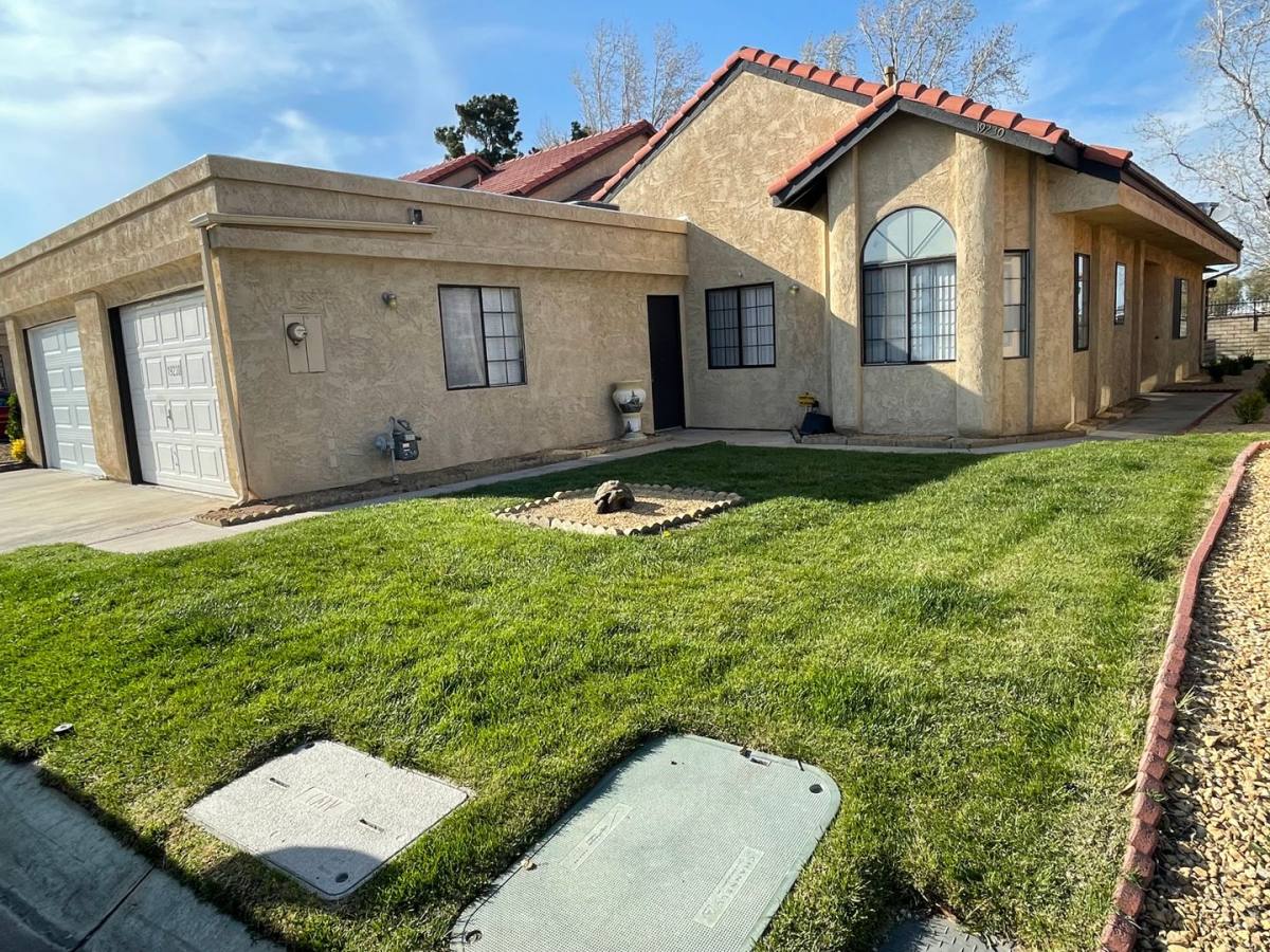 House for rent at 19230 Elm Dr, Apple Valley, CA 92308