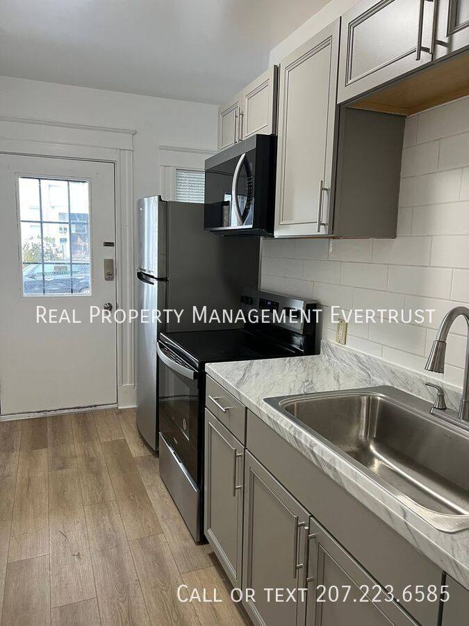 Apartment for rent at 53 Wood St #1 Front First, Lewiston, ME 04240