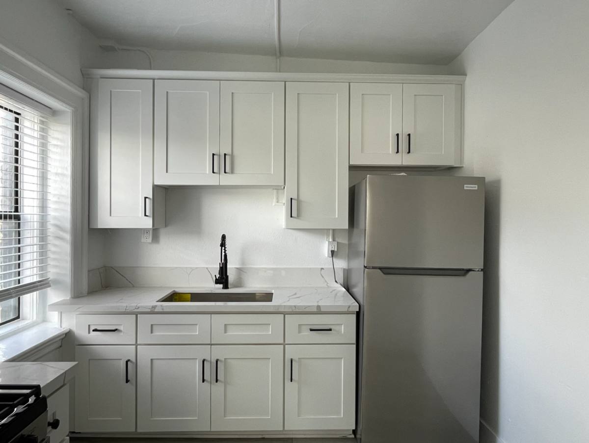 Apartment for rent at 1501 W Adams Blvd, Los Angeles, CA 90007