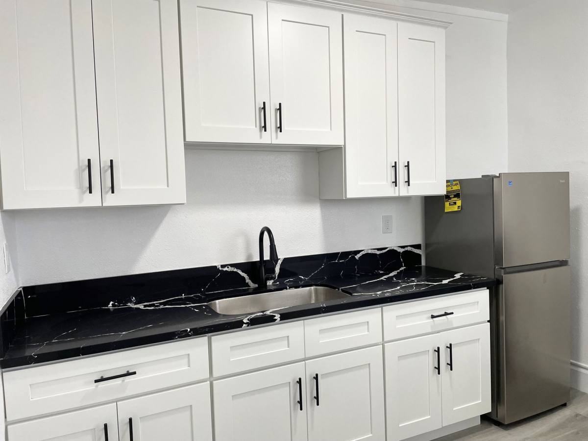 Apartment for rent at 1501 W Adams Blvd, Los Angeles, CA 90007
