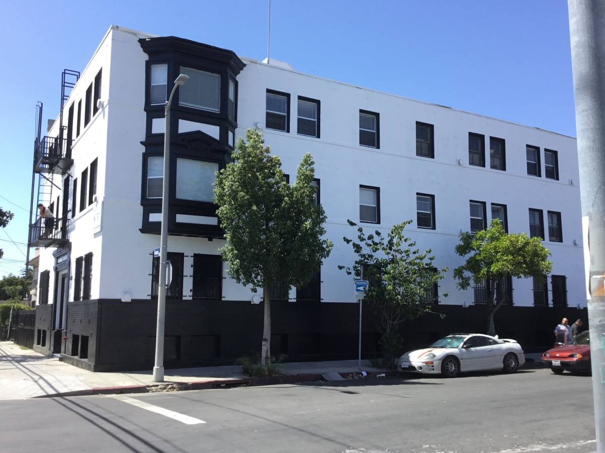 Apartment for rent at 1501 W Adams Blvd, Los Angeles, CA 90007