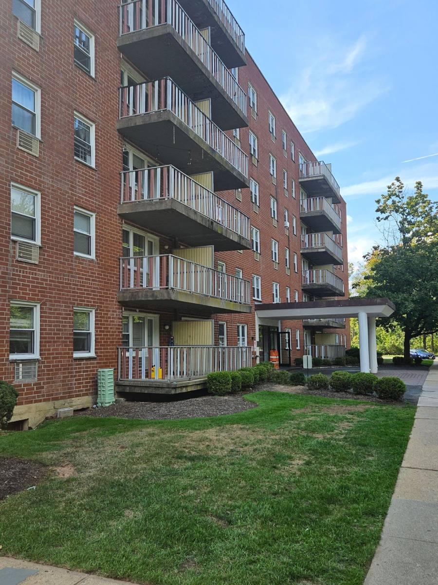 Apartment for rent at 21 Oak Terrace, Somerville, NJ 08876