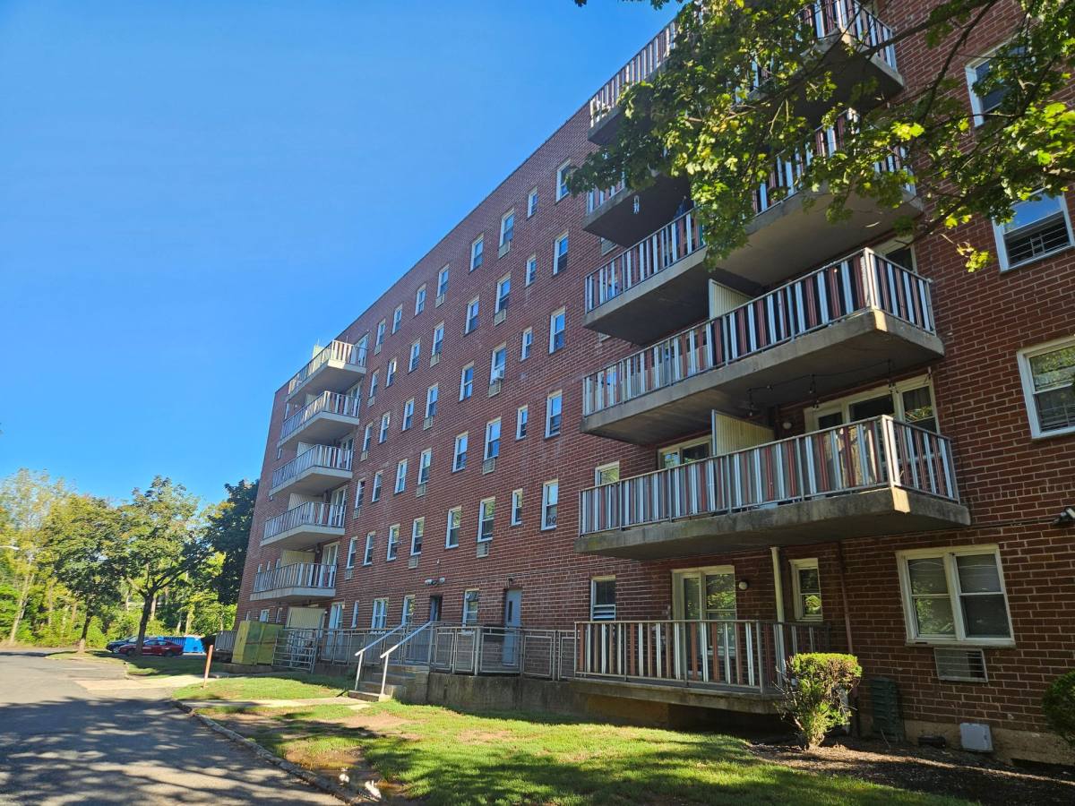Apartment for rent at 21 Oak Terrace, Somerville, NJ 08876