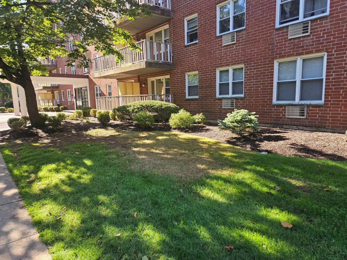 Apartment for rent at 21 Oak Terrace, Somerville, NJ 08876