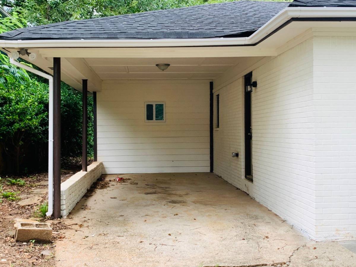 Townhouse for rent at 364 Brooks Ave SW, Atlanta, GA 30310