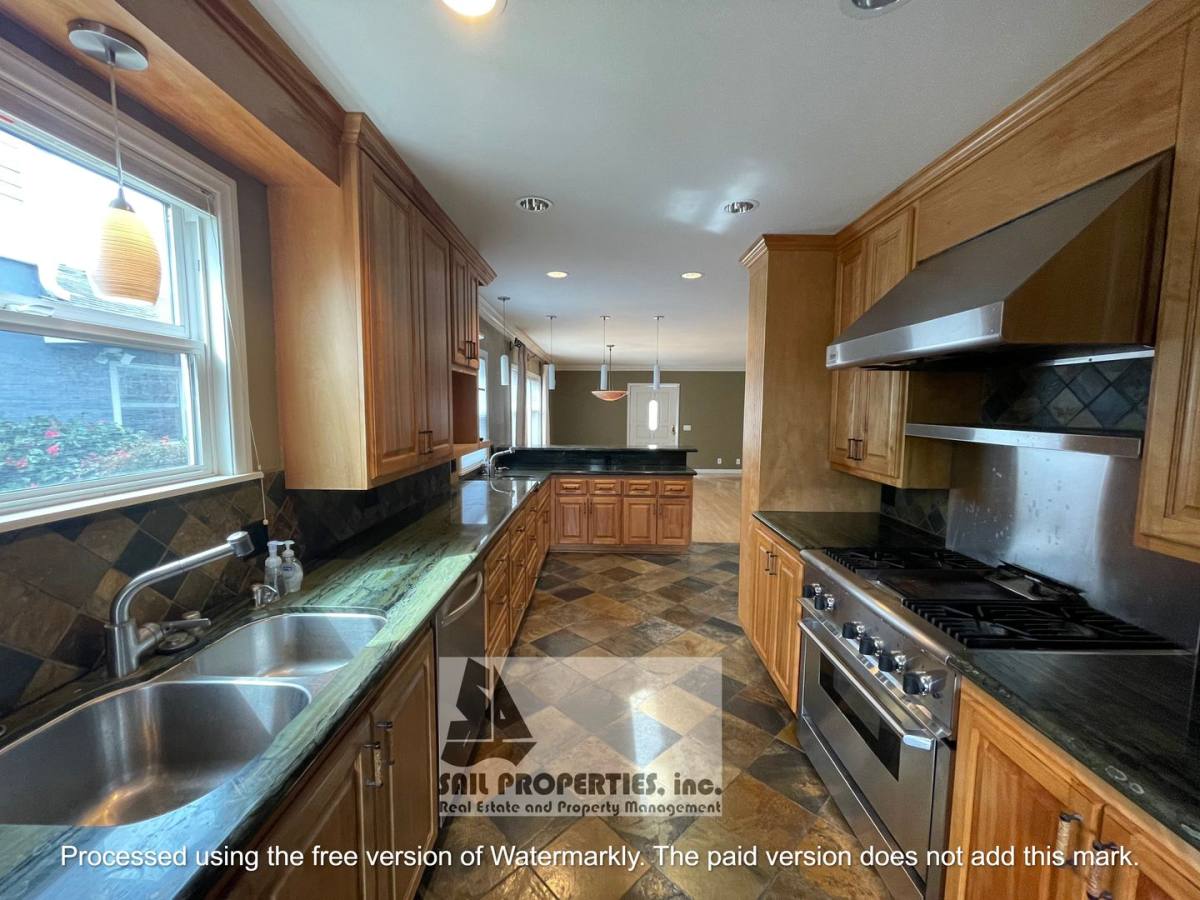 House for rent at 220 Baltimore Ave, Huntington Beach, CA 92648