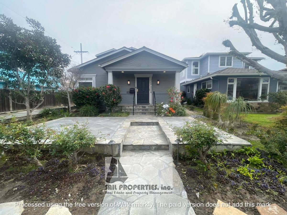House for rent at 220 Baltimore Ave, Huntington Beach, CA 92648