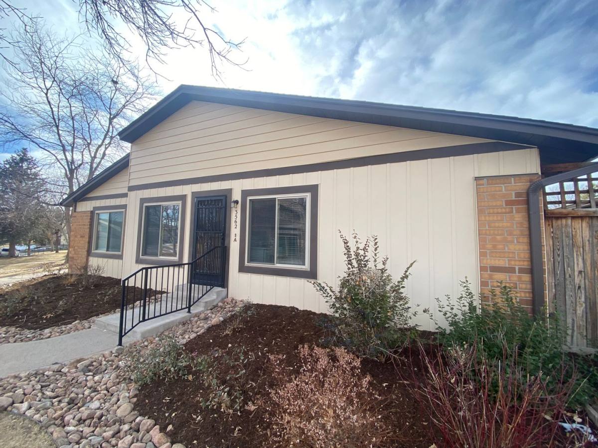 Townhouse for rent at 3562 S Kittredge St, Aurora, CO 80013