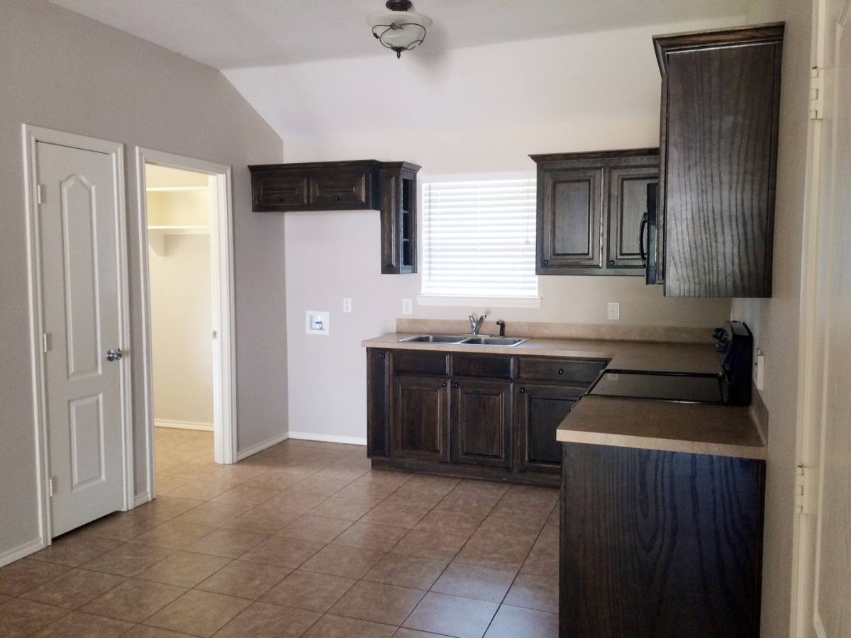 Townhouse for rent at 17037 Loring Lane, Lindale, TX 75771