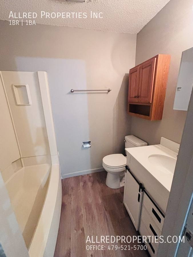 Apartment for rent at 614 W Cleveland St #9, Fayetteville, AR 72701