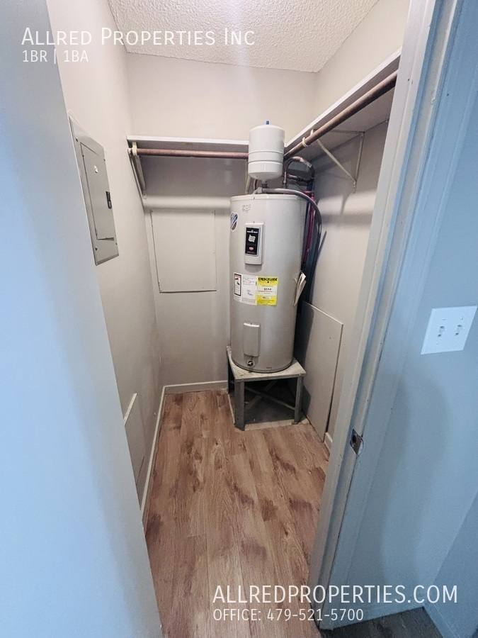 Apartment for rent at 614 W Cleveland St #9, Fayetteville, AR 72701