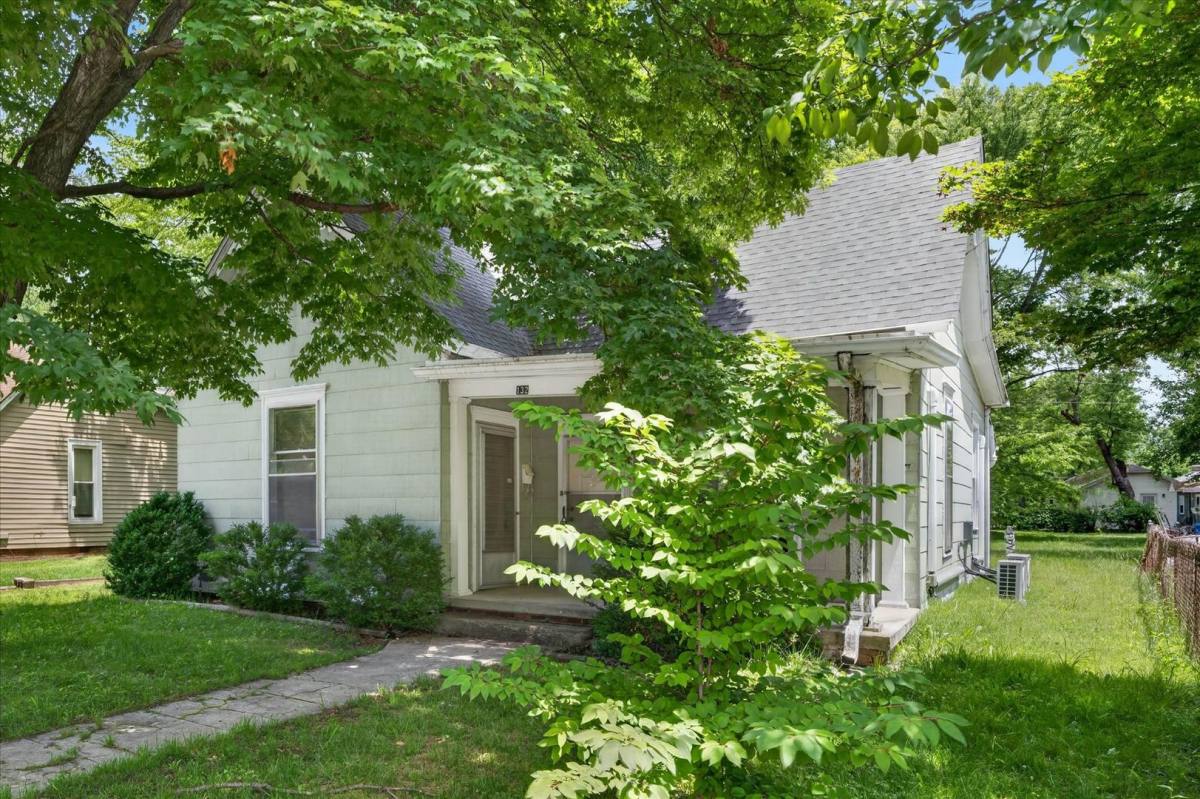House for rent at 132 S McPherson St, Hopkinsville, KY 42240