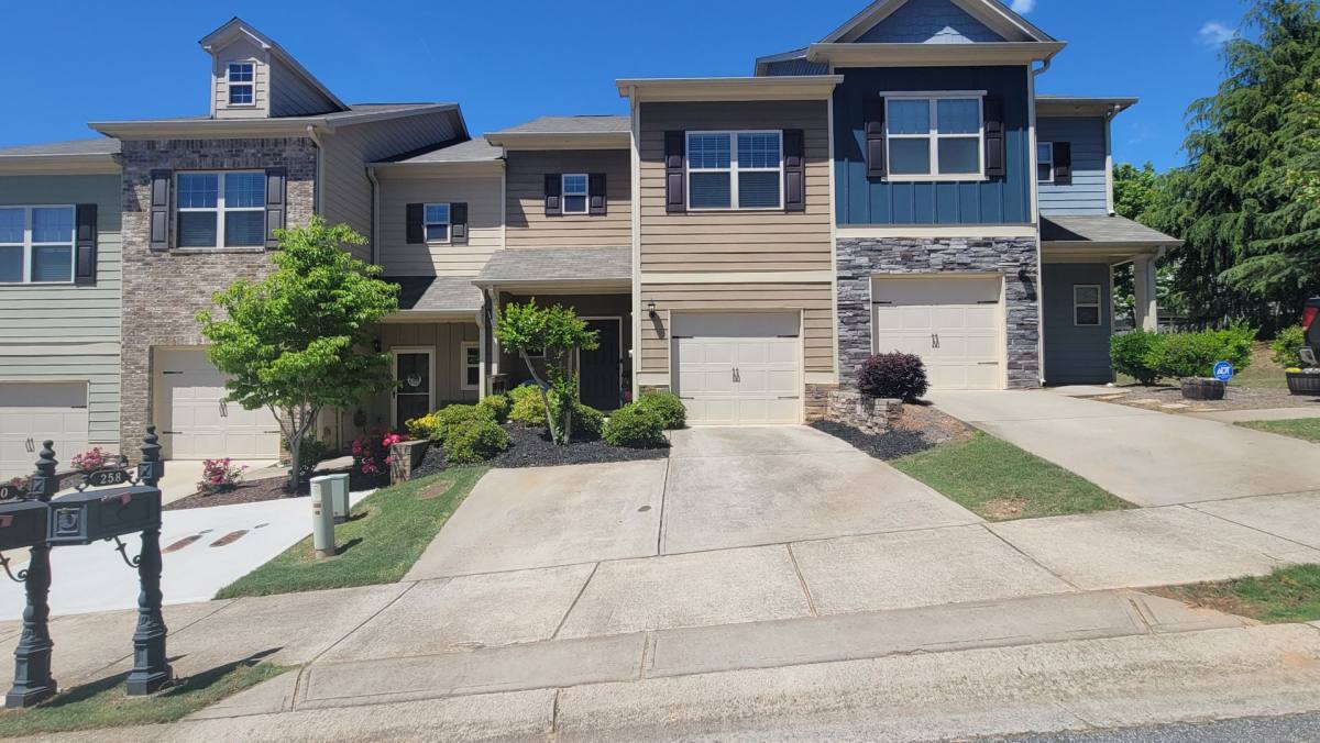 Townhouse for rent at 258 Valley Crossing, Canton, GA 30114