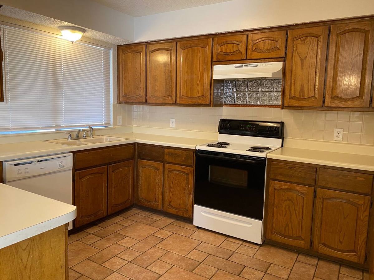 House for rent at 1940 Willow Vale Dr, Fort Worth, TX 76134