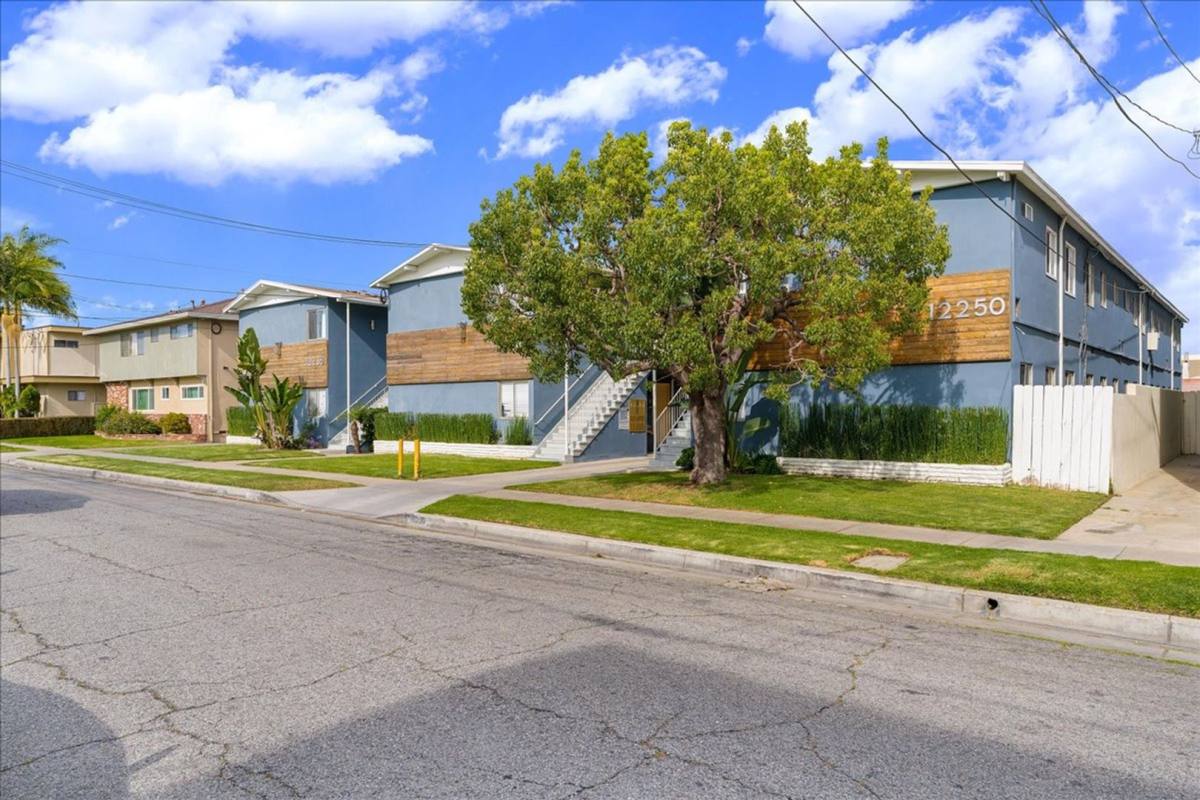 Apartment for rent at 12244 Grevillea Ave #C, Hawthorne, CA 90250