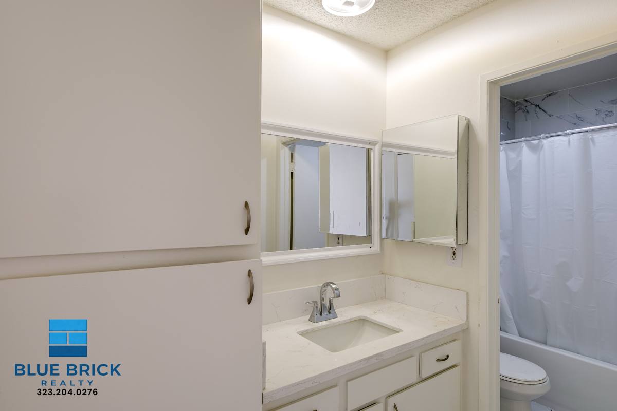 Apartment for rent at 5452 Corteen Place #18, Valley Village, CA 91607