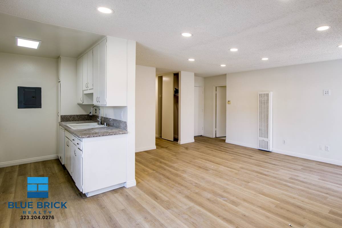 Apartment for rent at 5452 Corteen Place #18, Valley Village, CA 91607