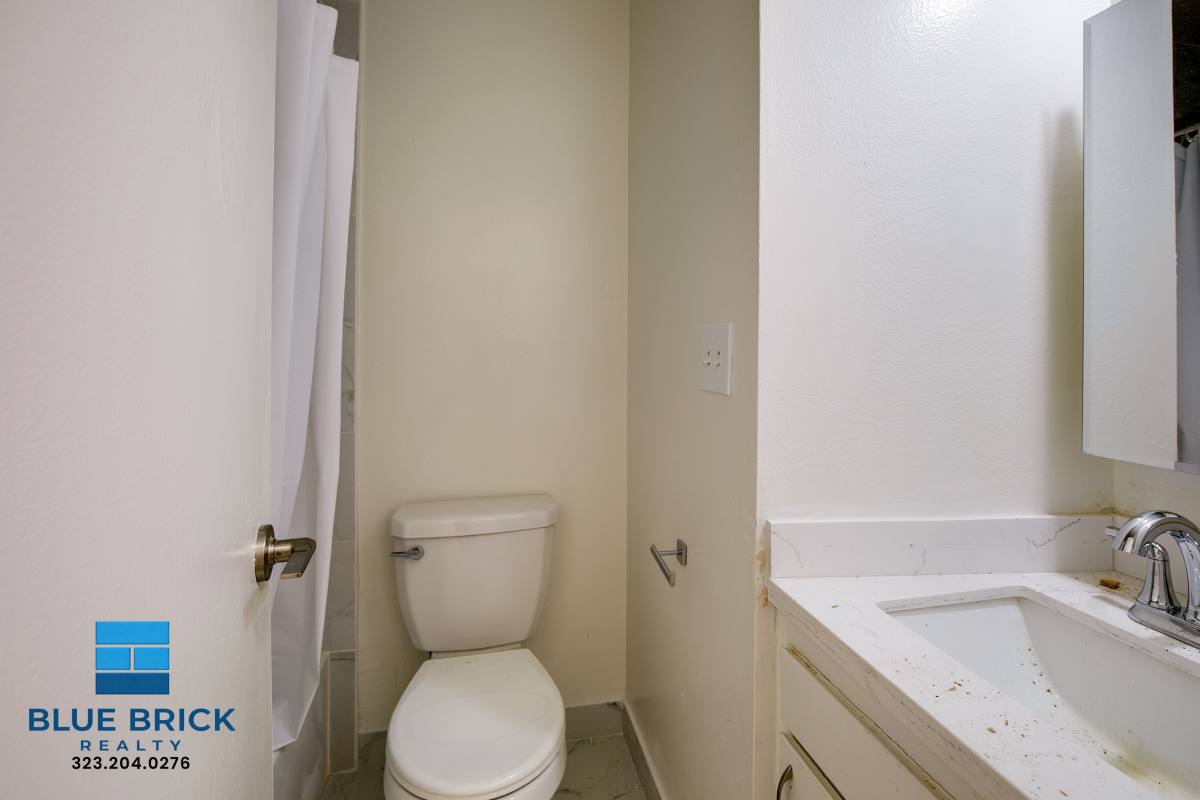 Apartment for rent at 5452 Corteen Place #18, Valley Village, CA 91607