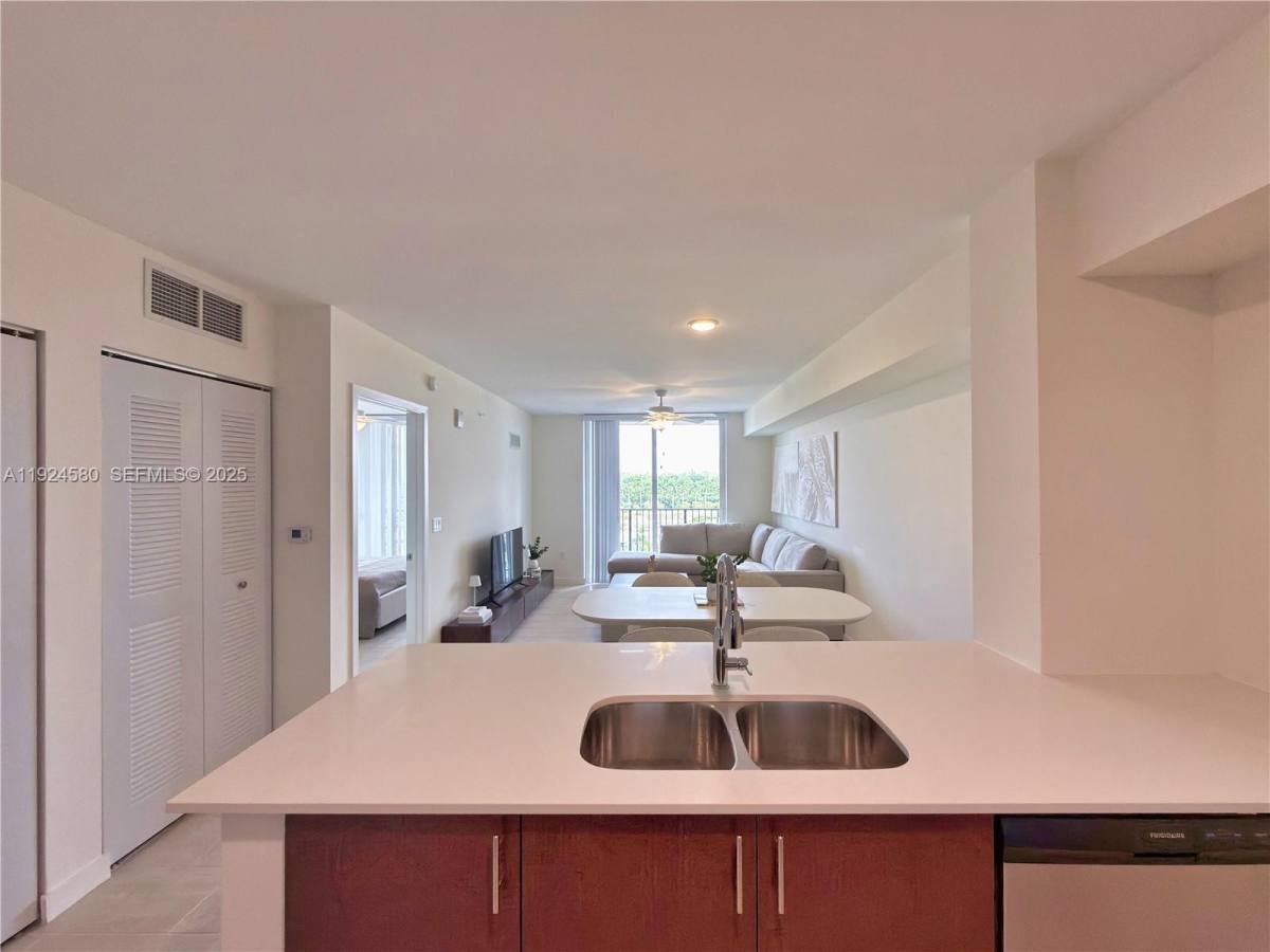 Apartment for rent at 11239 NW 4th Terrace #11239A1 20, Miami, FL 33172