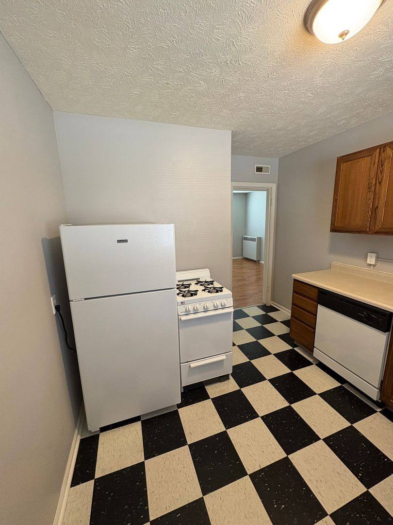 Apartment for rent at 3166 Davenport St, Omaha, NE 68131