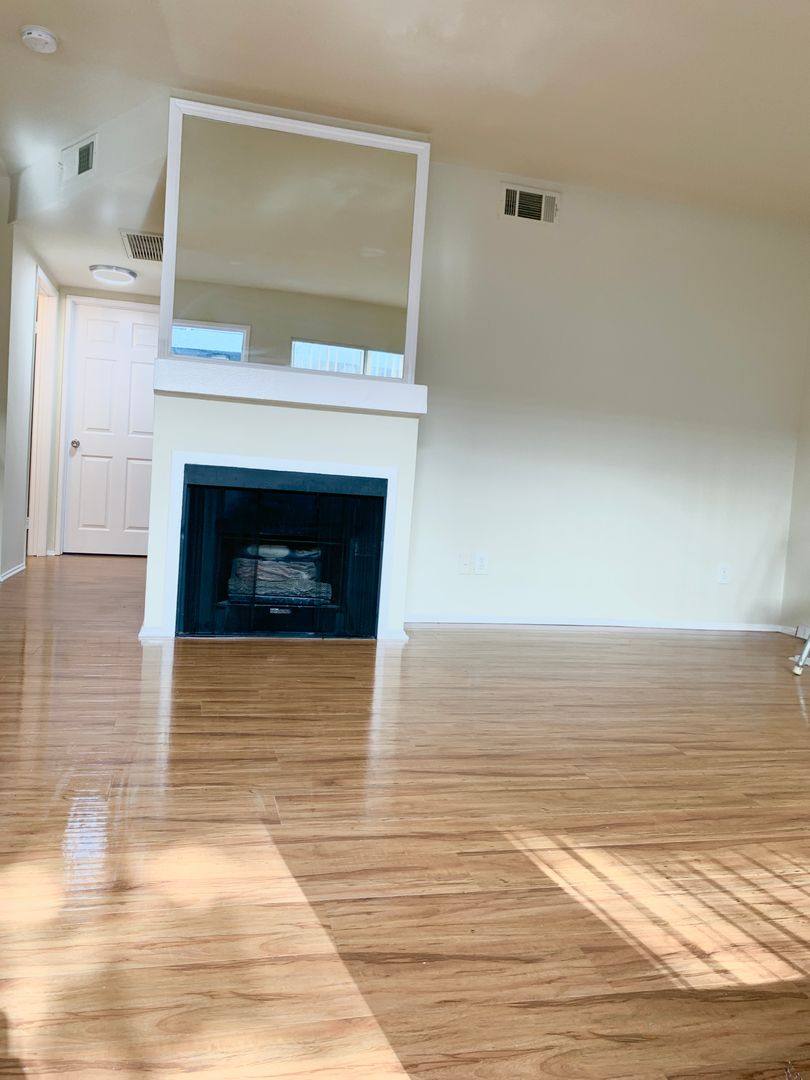 Apartment for rent at 14309 Sylvan St, Van Nuys, CA 91401