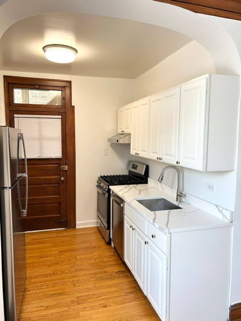 Apartment for rent at 3624-26 N Greenview, Chicago, IL 60613